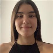 Profesora de refuerzo para niños de primaria